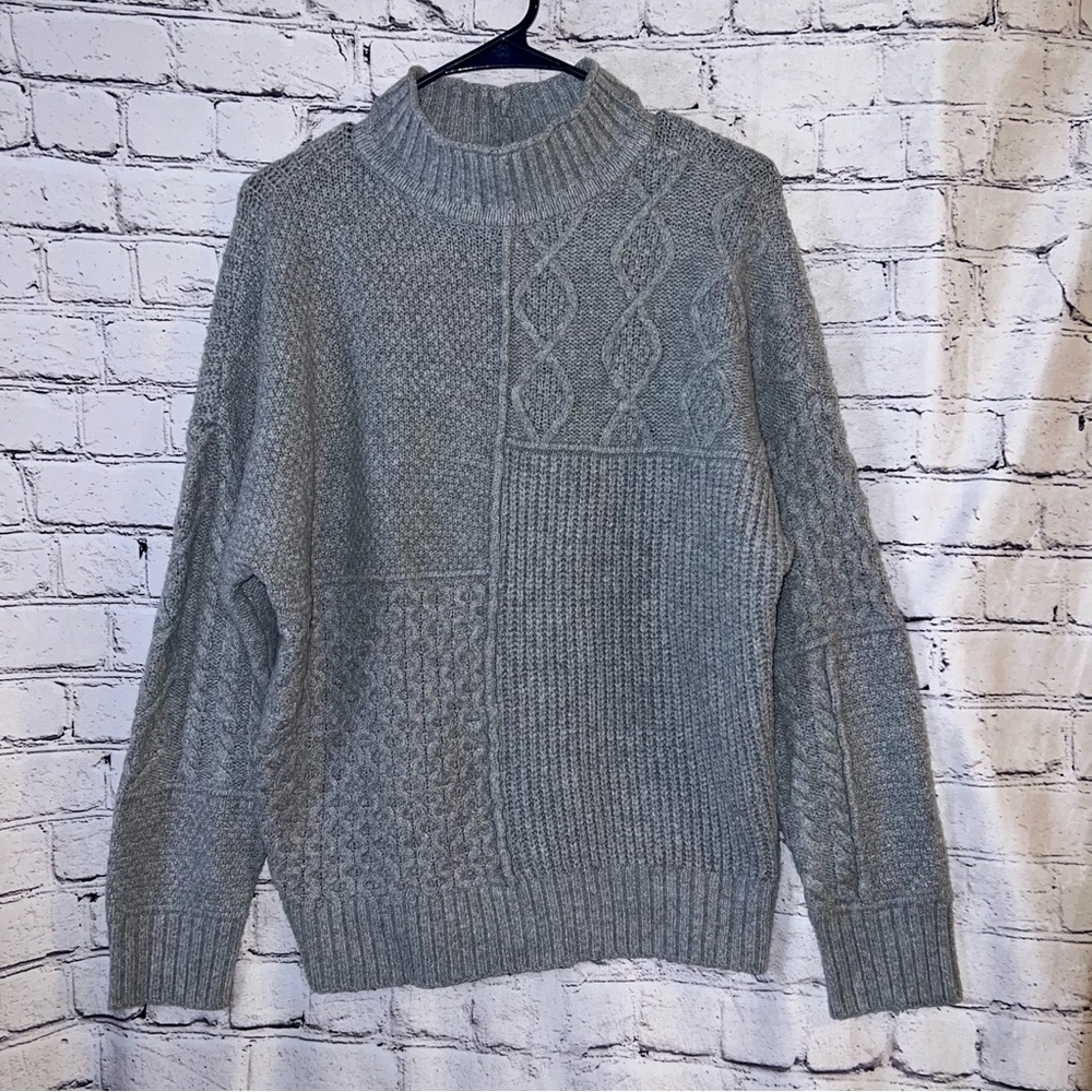 American Eagle Vintage Cable Knit Mock Neck Sweater in Gray Size Medium